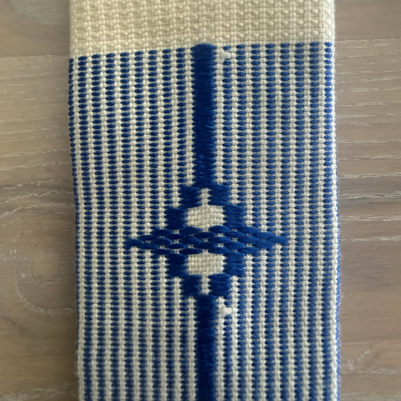 Close-up of the weave on La Crème au Bleu